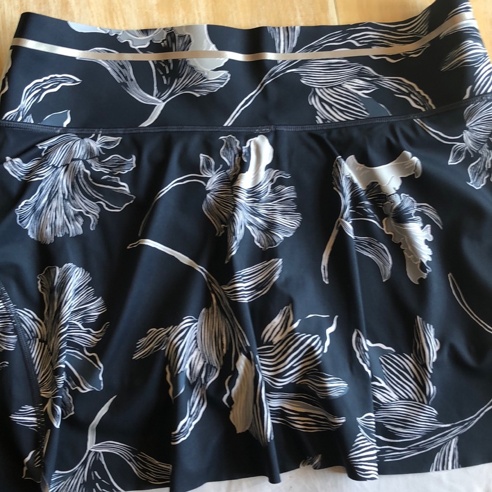 Athleta skort sz M blue /white